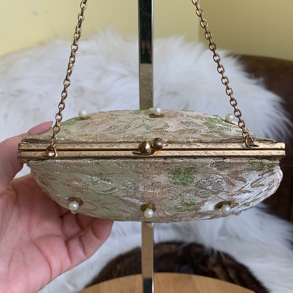 Vintage Ivory Embroidered Beaded Small Kiss Lock Chain Strap Mini Evening Bag - Picture 13 of 17